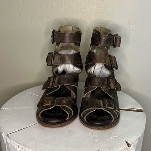 Freebird Quail buckle sandal in black leather. Size 8